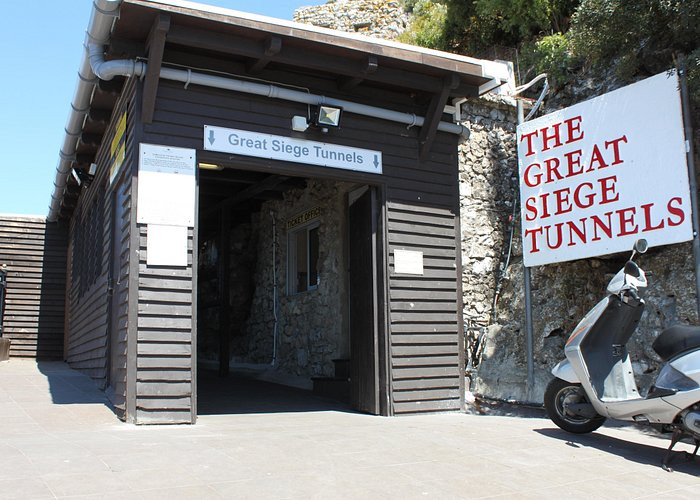 Upper Gallery entrance and Bastion including 64 pdr. gun Image